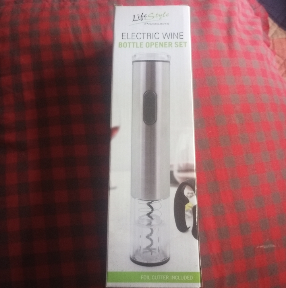 Electric wine bottle opener